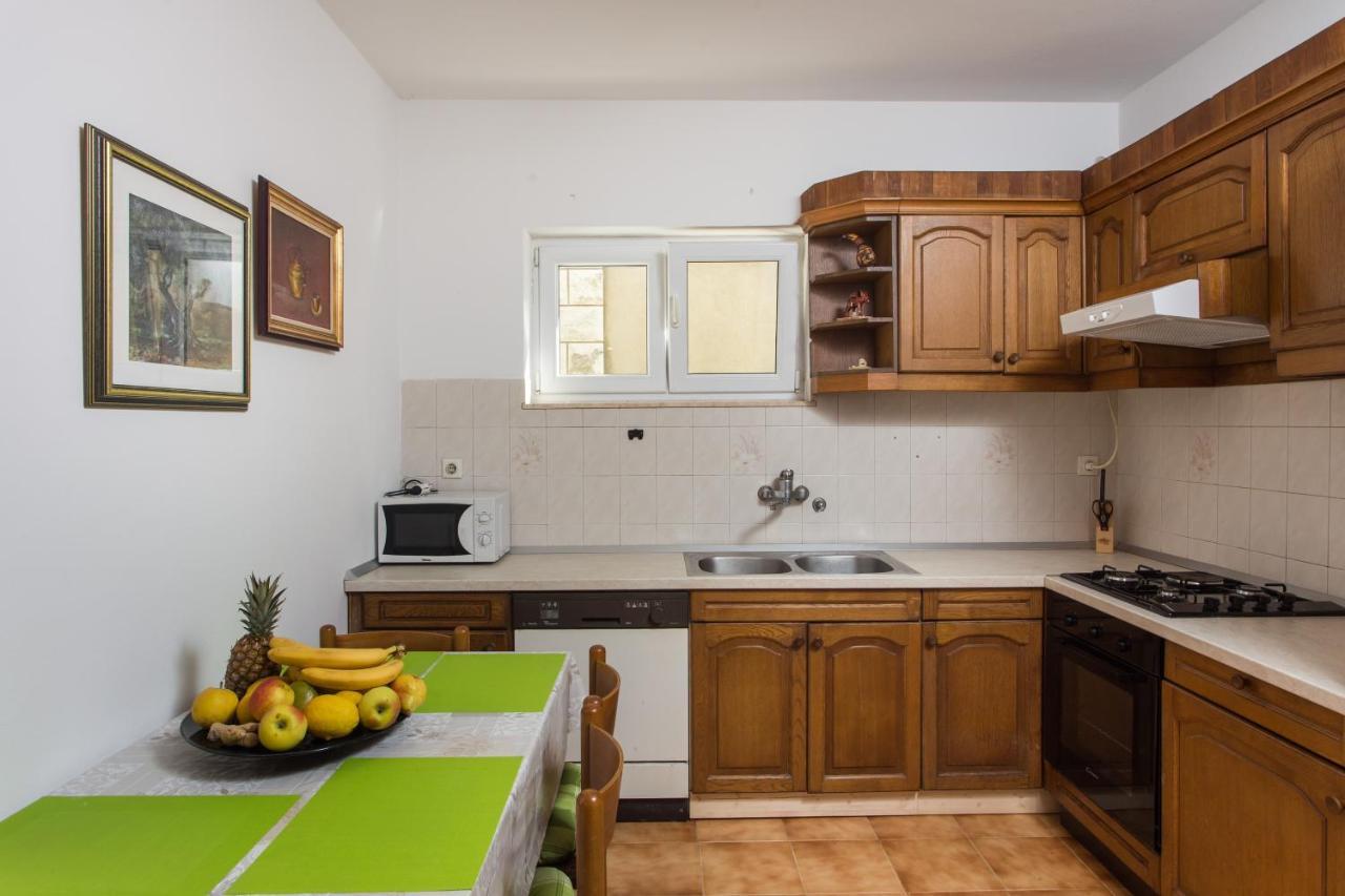 Eleonora Apartment